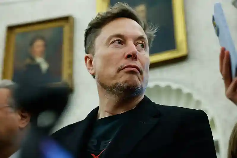 The real reason SpaceX shares are tanking after rocket smashes into moon