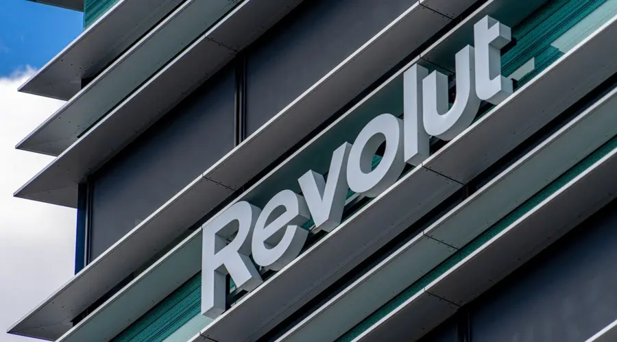 Weekly Review: Revolut Launches Euro Stablecoin; IG Faces Outage