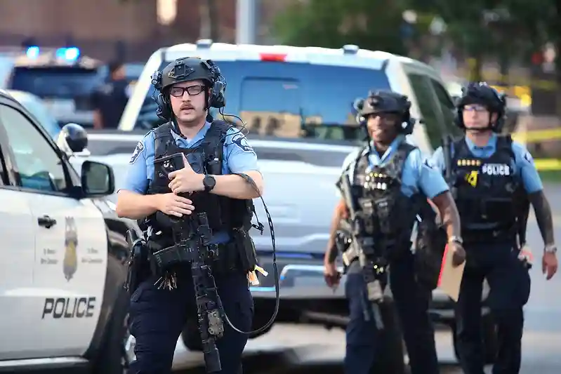 2 killed and suspect dead after apartment block shooting in downtown Minneapolis