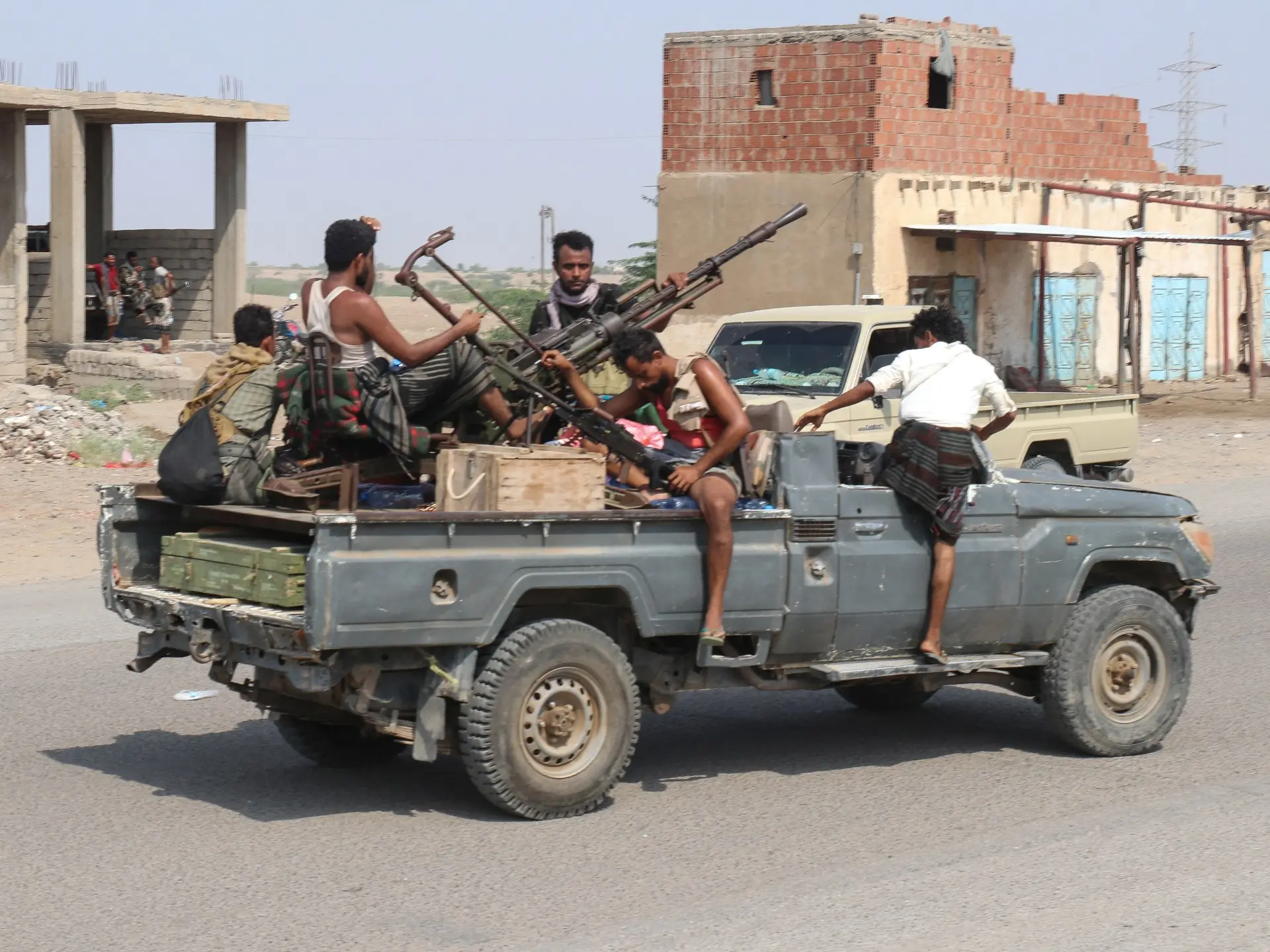 How significant are the Yemeni government’s military gains against Houthis?