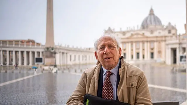 Longtime AP bureau chief Victor Simpson, who covered 5 popes, dies at 84