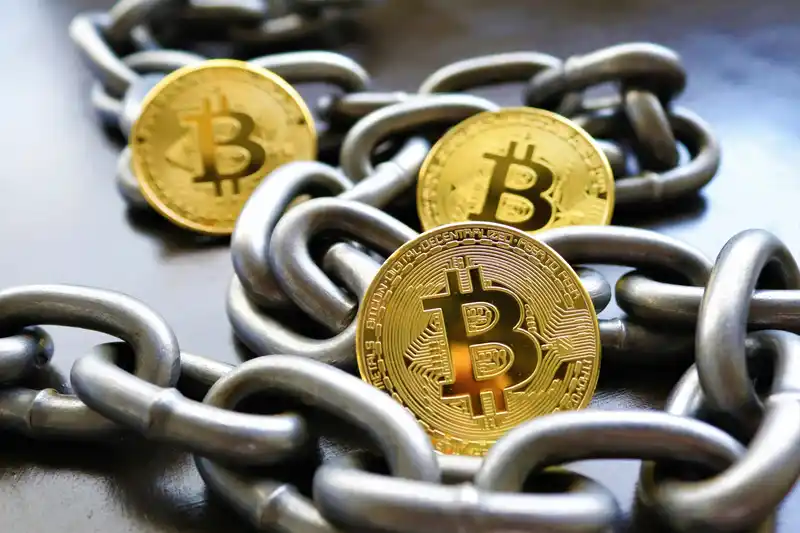 GOLD token crashes 99% after Trump-linked post, $1M dump