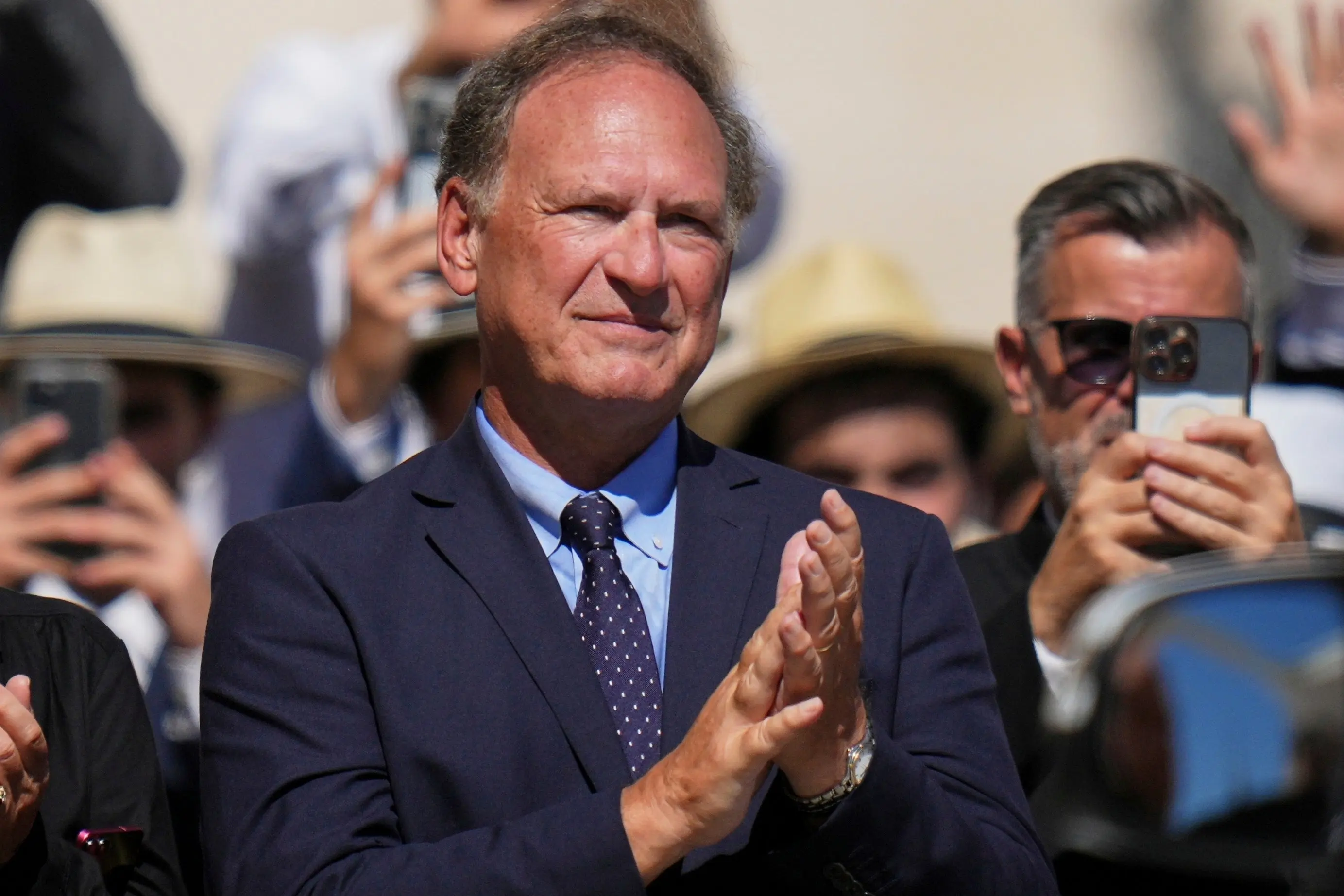 Samuel Alito says he is considering retirement & could hand Trump another nomination