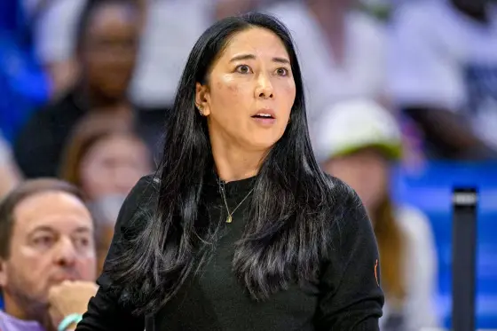 Golden State Valkyries coach collapses midgame during WNBA playoffs