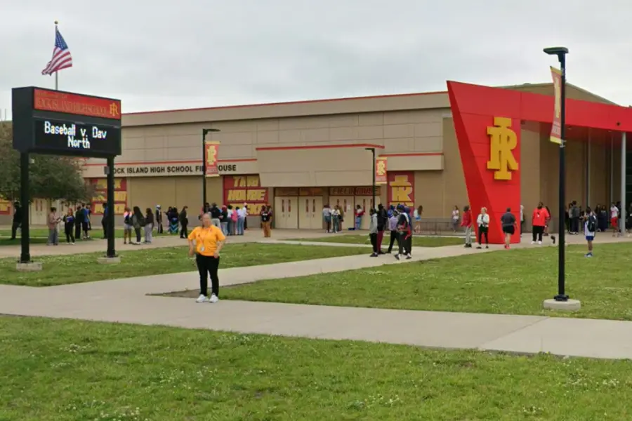 Illinois caterer shut down after football team gets sick