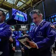 US stocks slide as oil prices fluctuate over renewed Iran war fears
