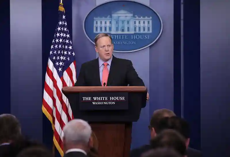 Trump’s first press secretary warns him to stop focusing on looks for his next pick