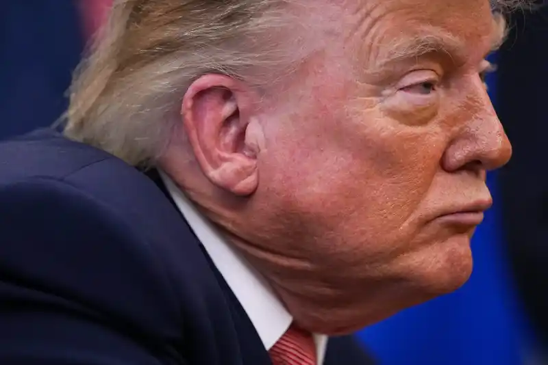 Trump’s Oval Office outburst has social media questioning his mental state