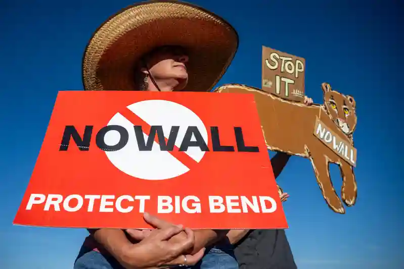 Trump administration asks Supreme Court to lift halt on Big Bend border wall