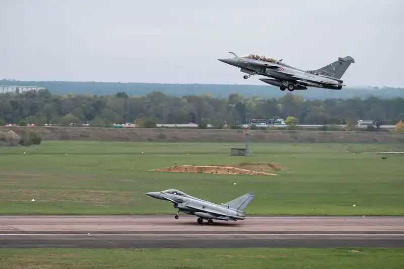 RAF holds first ever joint nuclear drill with France in warning shot to Putin