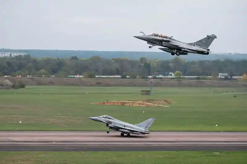 RAF holds first ever joint nuclear drill with France in warning shot to Putin