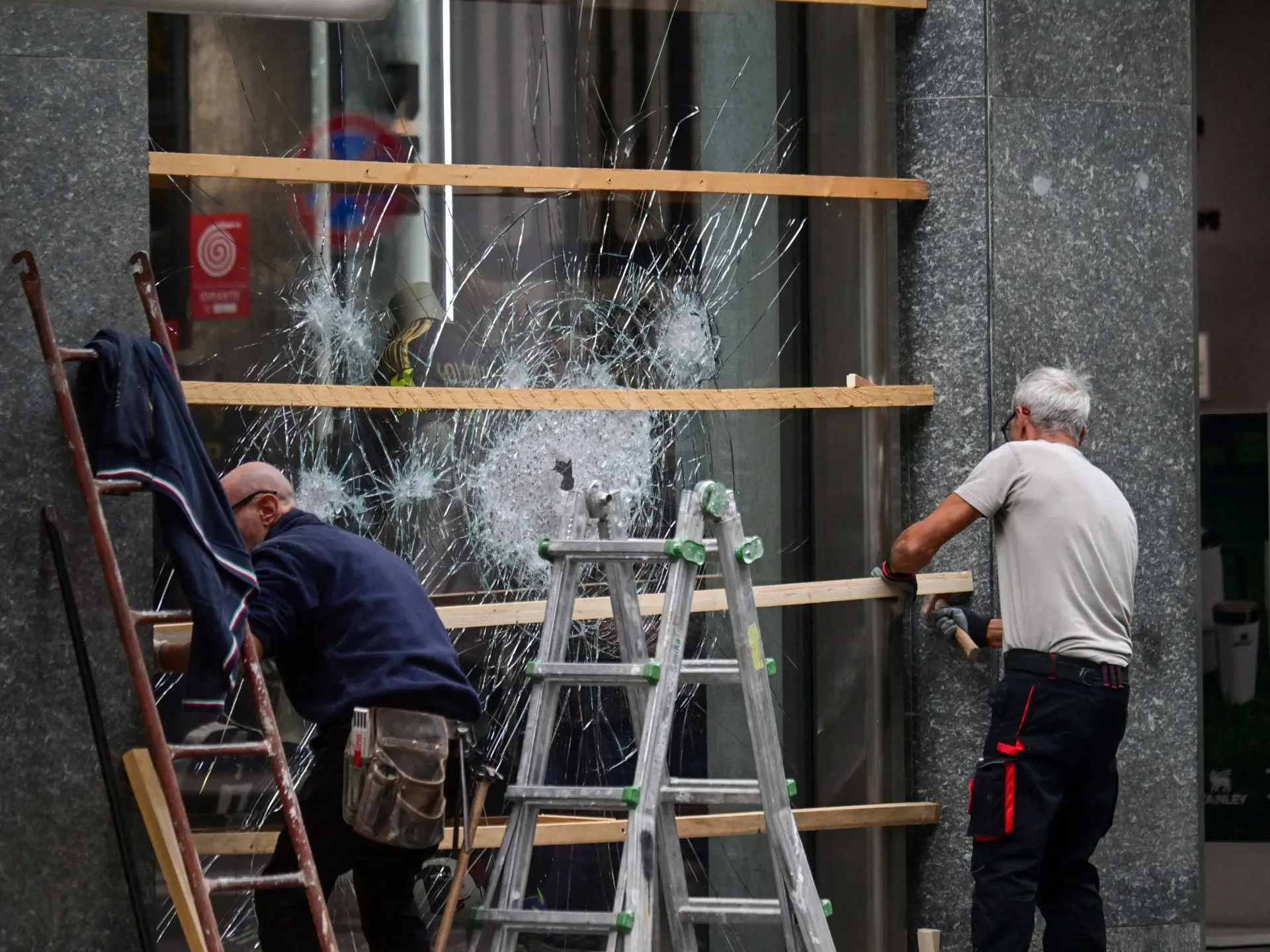 Are parents in France and Italy liable for damage caused by student protesters?