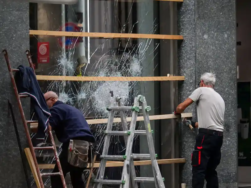 Are parents in France and Italy liable for damage caused by student protesters?