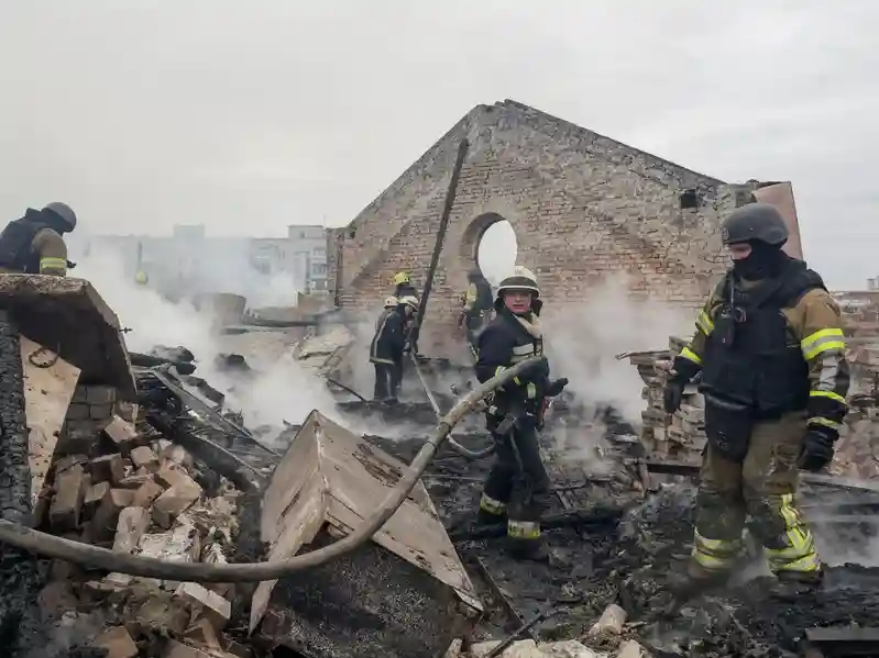 Russia drops cluster bombs on Ukraine as Kyiv consolidates front line