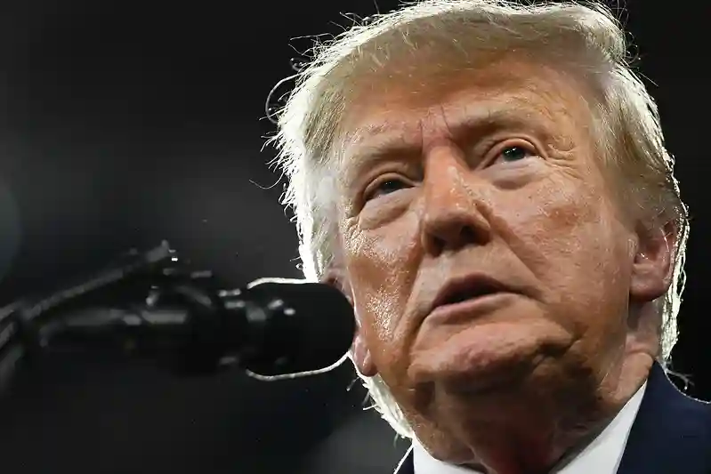 Trump dismisses polls, insists his approval rating is 60%