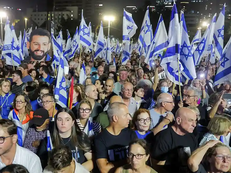 Thousands of Israelis rally against Netanyahu gov’t days before election
