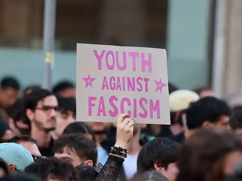 Hundreds of Italian soldiers deployed as thousands protest in Milan