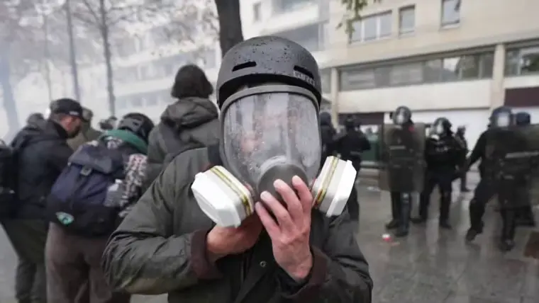 NFL fans visiting Paris in high spirits for Saints vs. Steelers game, undeterred by protests