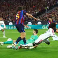 Real Madrid beat Barcelona 2-1 at Camp Nou to halve gap to La Liga leaders