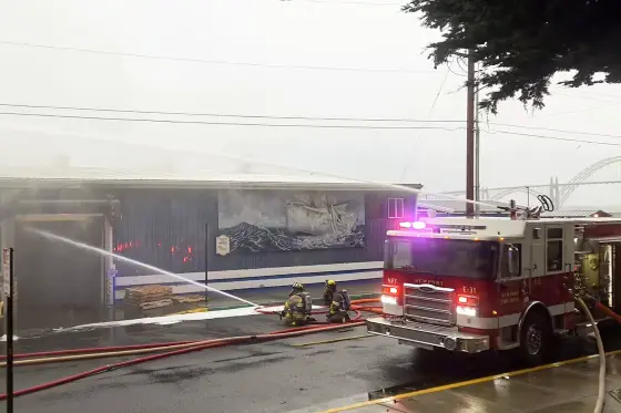 Fears of ammonia contamination prompt evacuations after fire at Oregon sea food plant