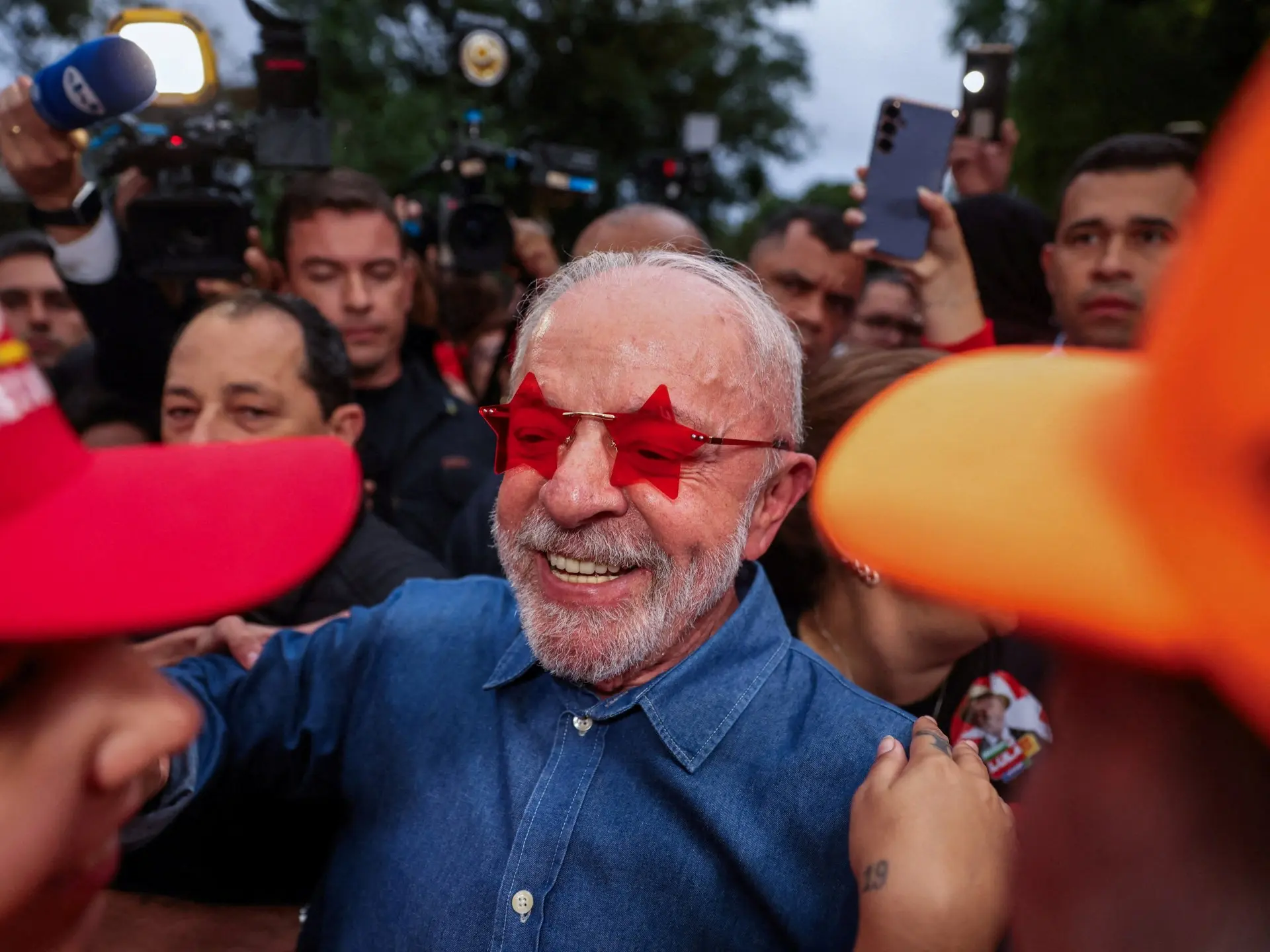 Lula holds off far right with victory in Brazil presidential election