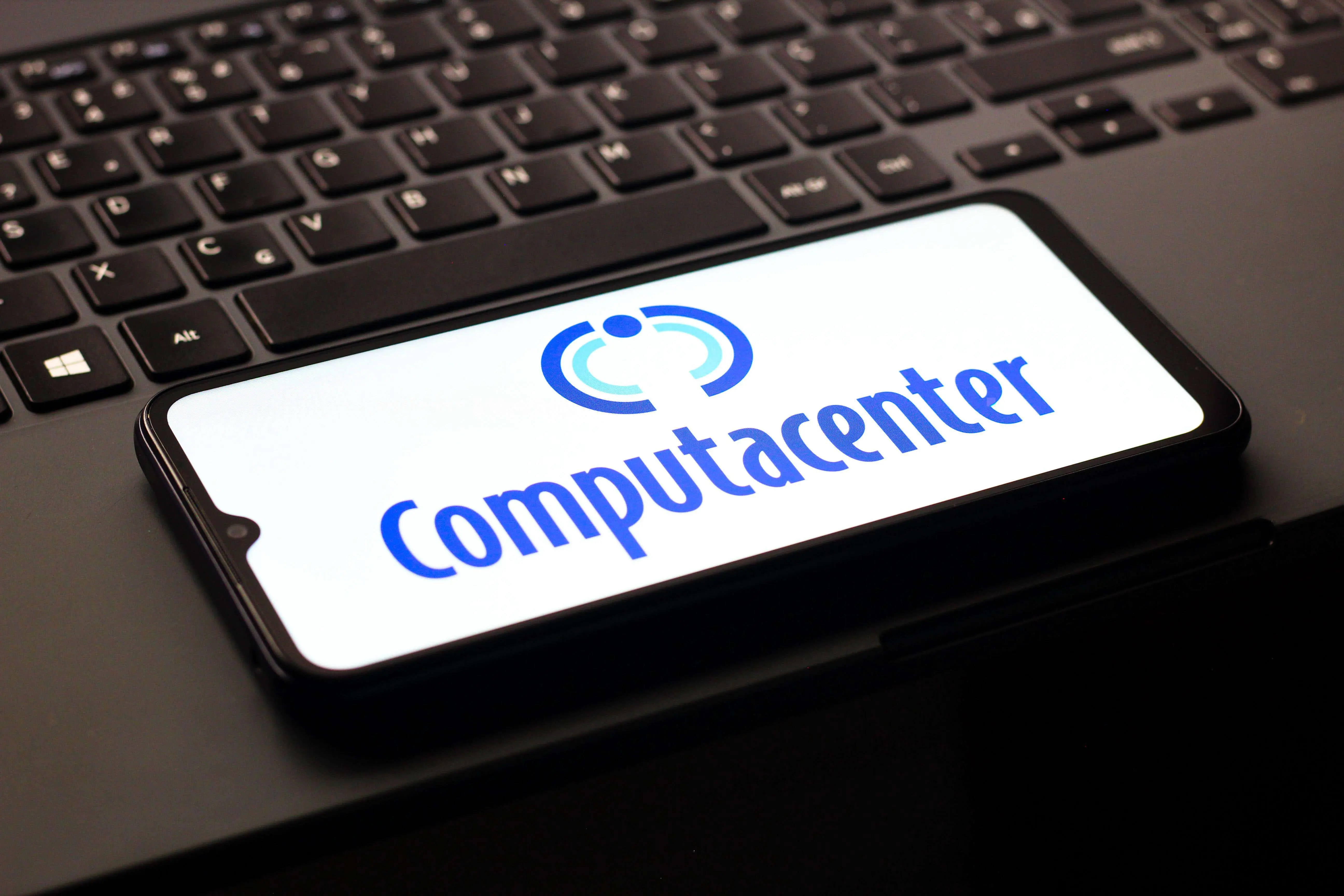 Computacenter hikes profit outlook as orders grow on AI demand