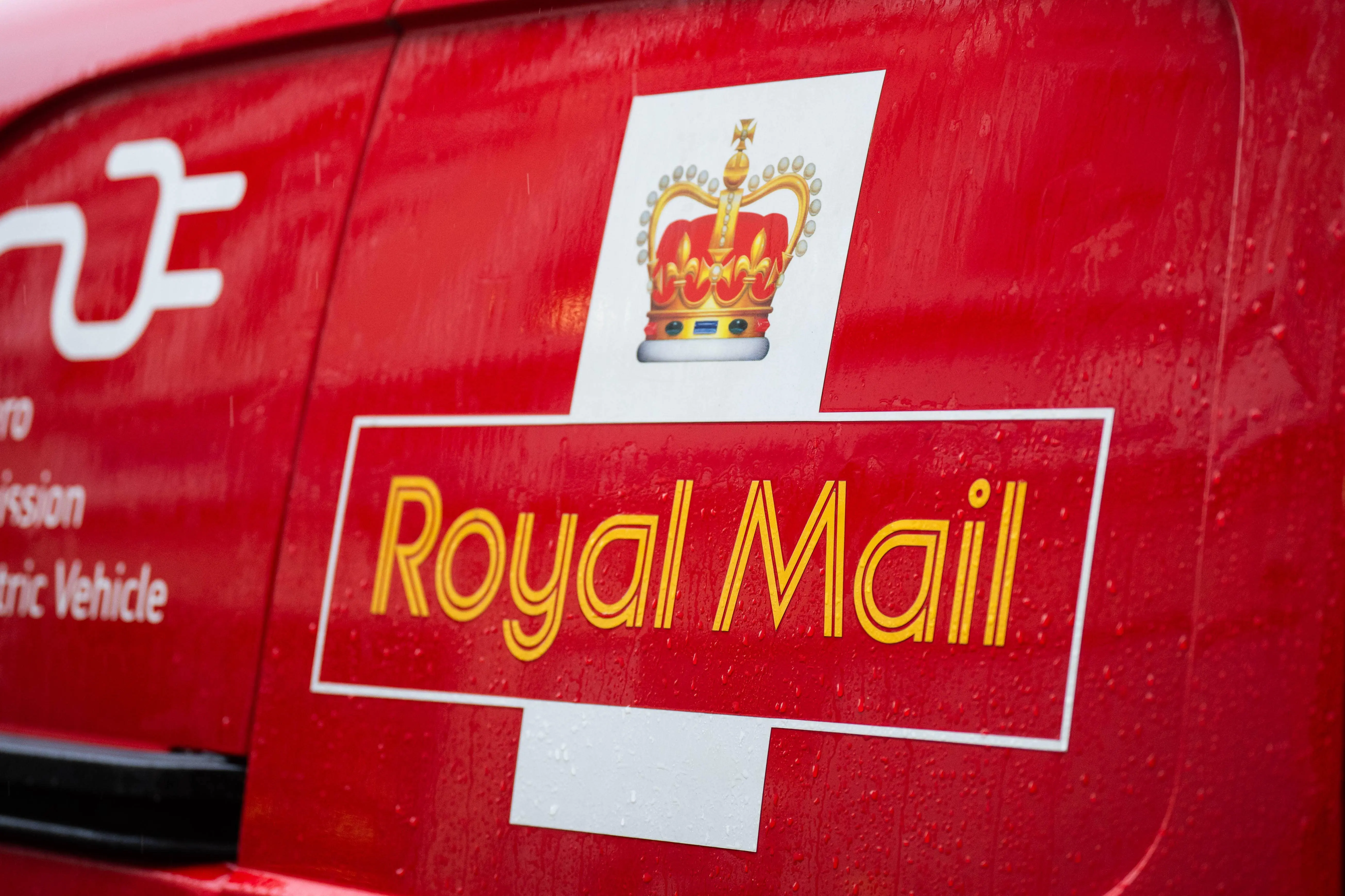 Royal Mail delays full rollout of postal overhaul until after Christmas