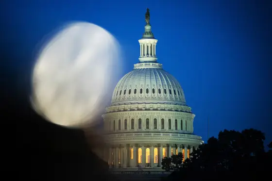 Man charged with mailing threatening letters with white substance to members of Congress