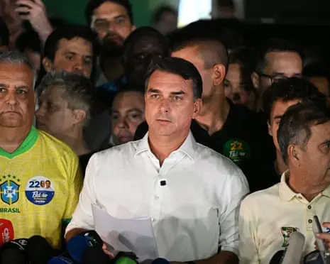 Brazil: defeated Flávio Bolsonaro ordered to surrender passports