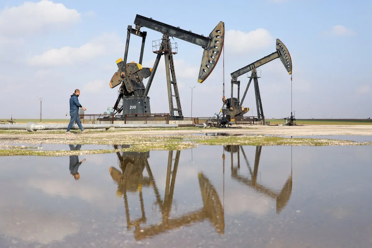 Oil falls $2 as Middle East talks help ease supply worries