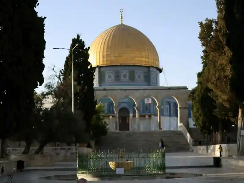 Palestinians face growing bans from Al-Aqsa as Israel tightens control