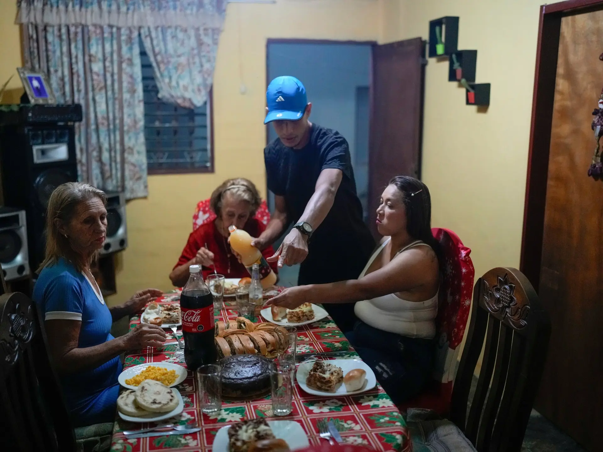 A Venezuelan family Christmas: From the US dream to poverty